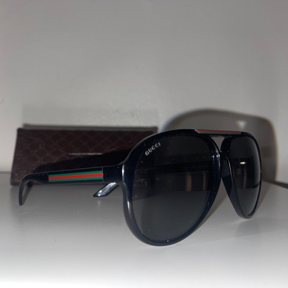Gucci Aviator Sunglasses w/ case